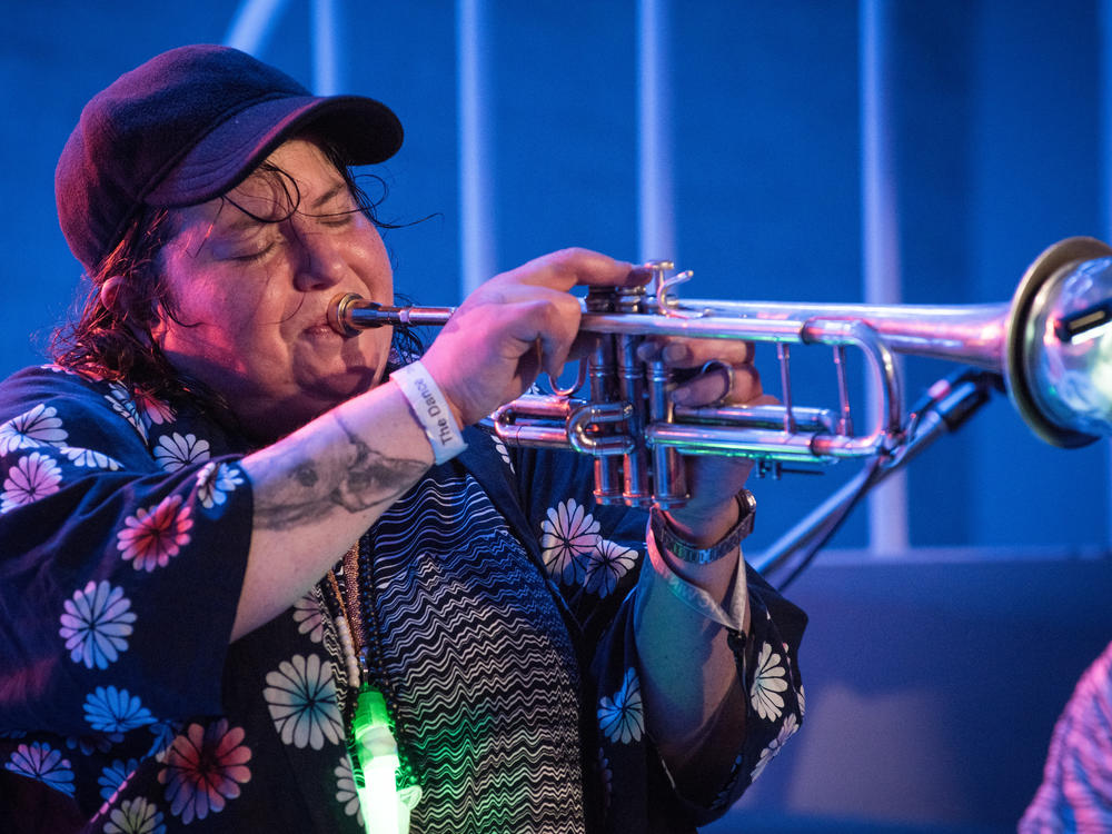 jaimie branch, who died on Monday, August 22 at 39, performs with her group FLY or DIE in New York in 2020.