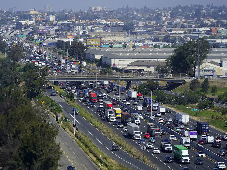 Traffic moves on Interstate 880 in Oakland, Calif., Tuesday, Aug. 16, 2022. (AP Photo/Jeff Chiu)