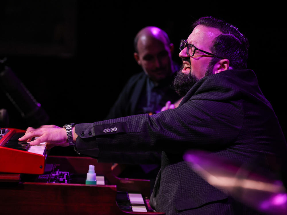 Joey DeFrancesco performs at the Jazz Kitchen in Indianapolis in 2021.