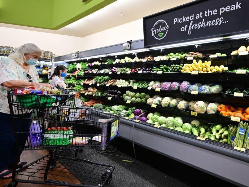The U.S. food system makes junk food plentiful and cheap. Eating a diet based on whole foods like fresh fruit and vegetables can promote health - but can also strain a tight grocery budget. Food leaders are looking for ways to improve how Americans eat.