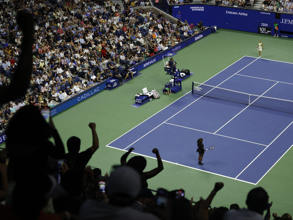 Fans cheer after Serena Williams won the first set against Anett Kontaveit in their Women's Singles Second Round match on August 31, 2022.