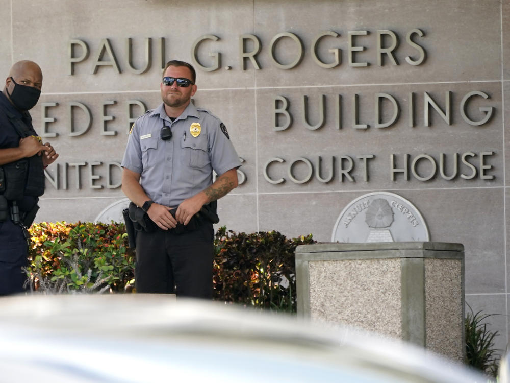 Law enforcement officers stand outside of the federal courthouse in West Palm Beach, Fla., on Aug. 18.