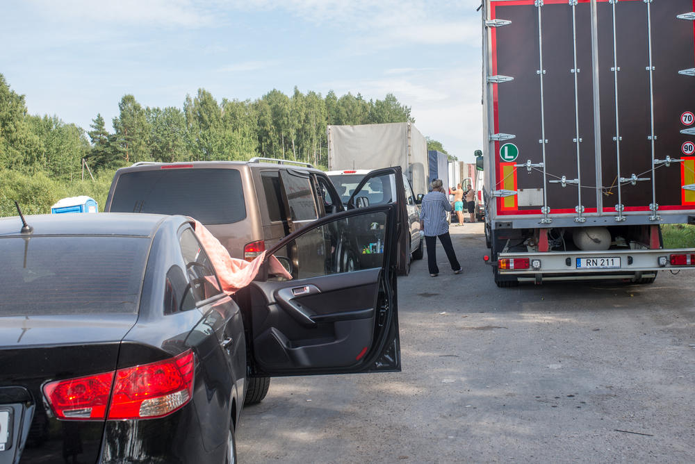 Long lines of trucks and cars waiting to cross the border in Terehova on Aug. 28.