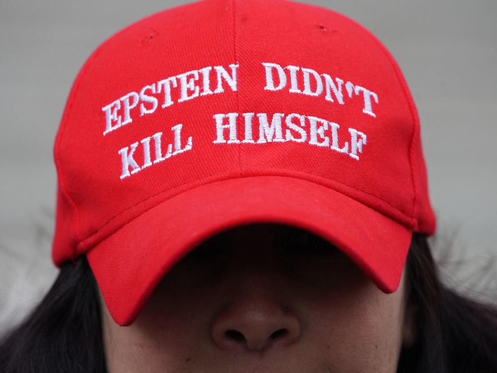 A protester outside of the Maxwell trial wearing a hat claiming that Epstein's death was not a suicide.