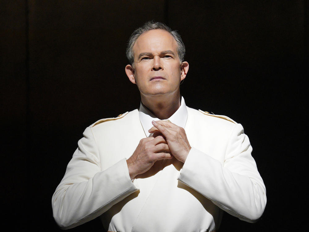 Baritone Gerald Finley as Antonyin San Francisco Opera's production of <em>Antony and Cleopatra</em>.