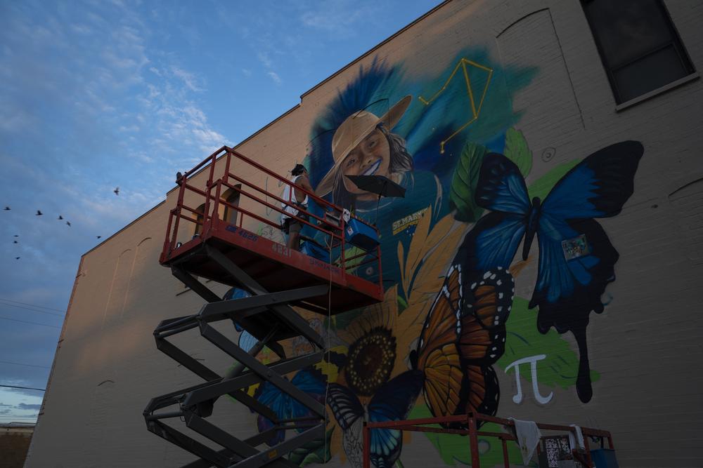Artist<strong> </strong>Ruben Esquivel works on Lexi's mural in Uvalde.