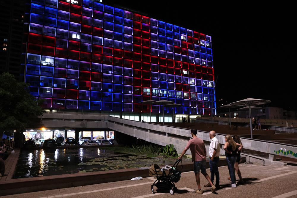 Tel Aviv City Hall is illuminated with the colors of the United Kingdom flag following the passing of Queen Elizabeth II on Thursday. Israeli Prime Minister Yair Lapid sent his condolences to the British royal family following the death of Queen Elizabeth II and said she left behind an 