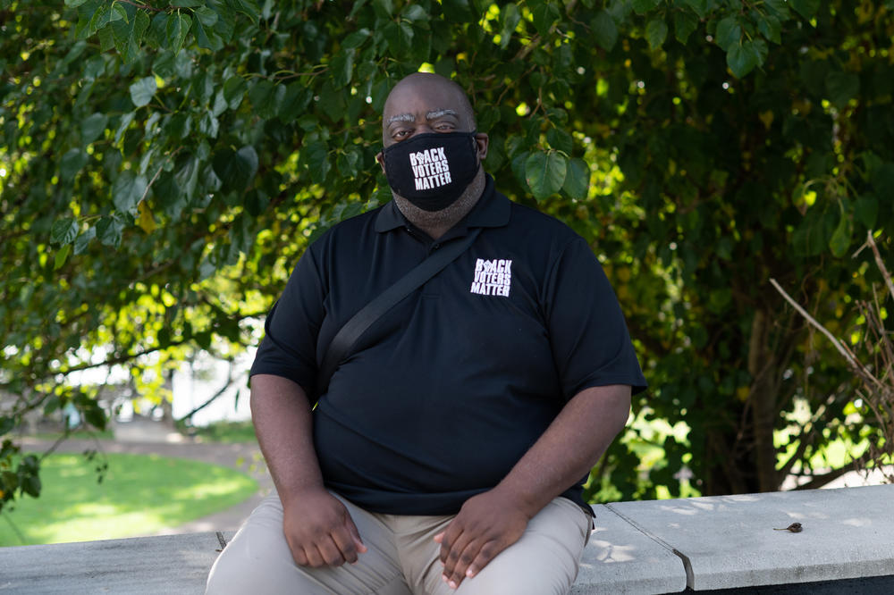 Albany Commissioner Demetrius Young outside of Sen. Warnock's campaign bus on Aug. 29, 2022.