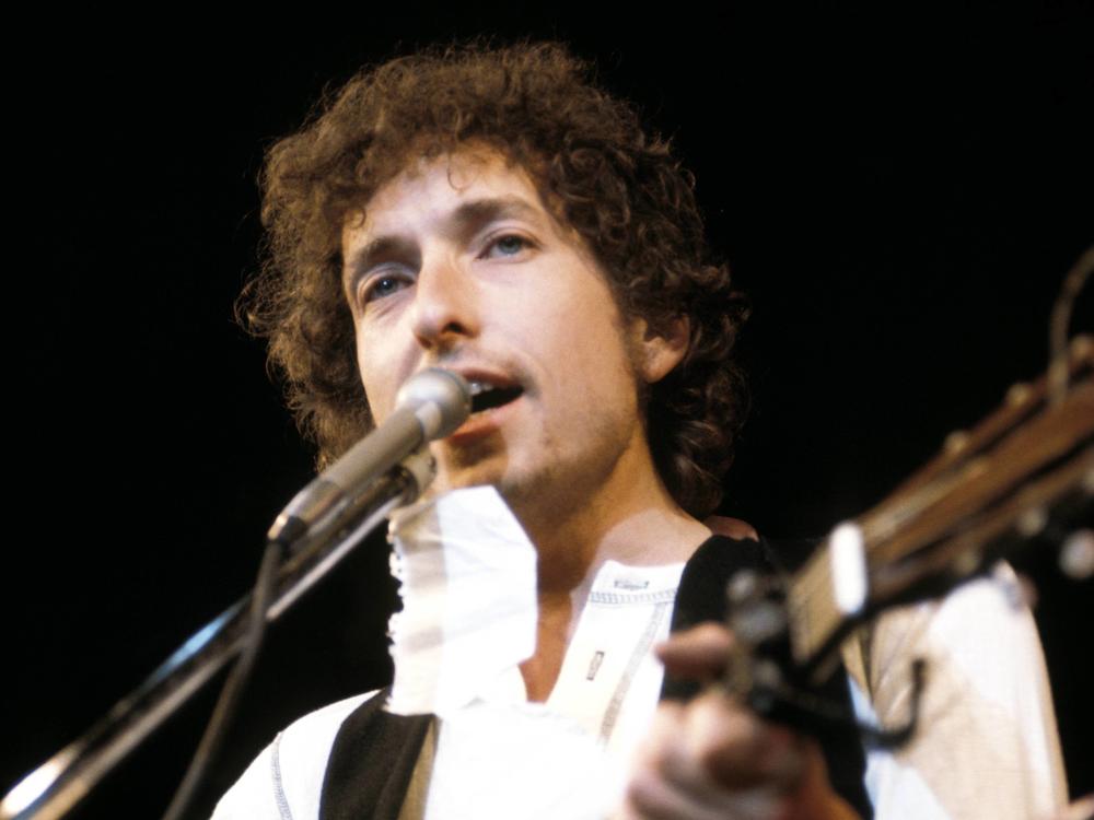 Bob Dylan performing live onstage at a benefit for ousted Chileans.