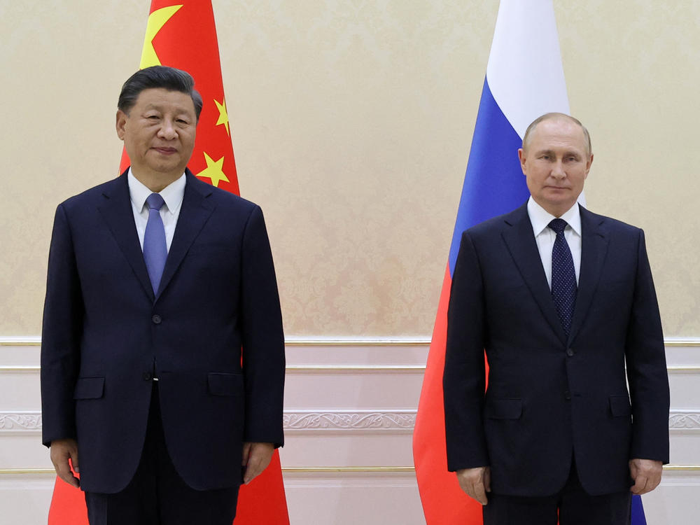 China's President Xi Jinping and Russian President Vladimir Putin pose during their trilateral meeting with Mongolia on the sidelines of the Shanghai Cooperation Organization summit in Samarkand, Uzbekistan, on Thursday.