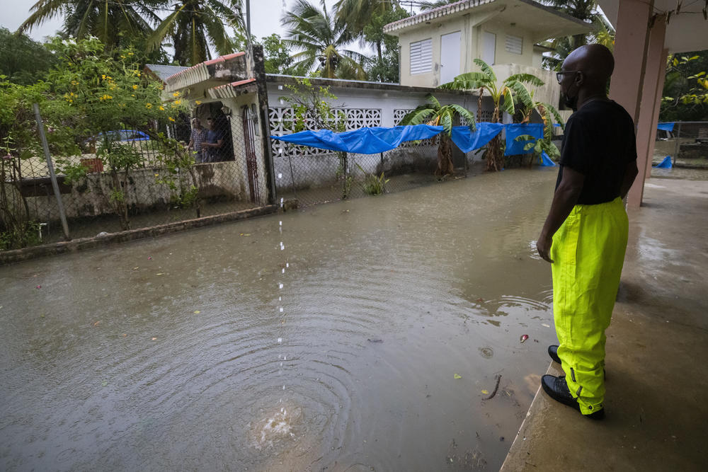 A worker of the Loiza municipality calls on residents to evacuate due to imminent flooding due to the rains of Hurricane Fiona, in Loiza, Puerto Rico.
