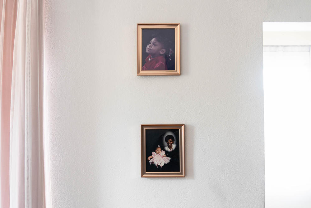 In one viral TikTok video, Lynn Hindmon, Revere's mother, looked at old photographs of the two of them hanging on the wall and called her 