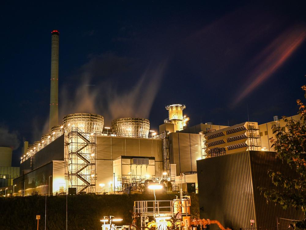 A Steag coal power plant in Herne, Germany, on Aug. 25. The Essen-based energy company Steag wanted to convert the old coal-fired power plant Herne 4 into a gas-fired power plant at the beginning of the year. In March, Steag decided to postpone the conversion and to continue firing the old power plant with coal.
