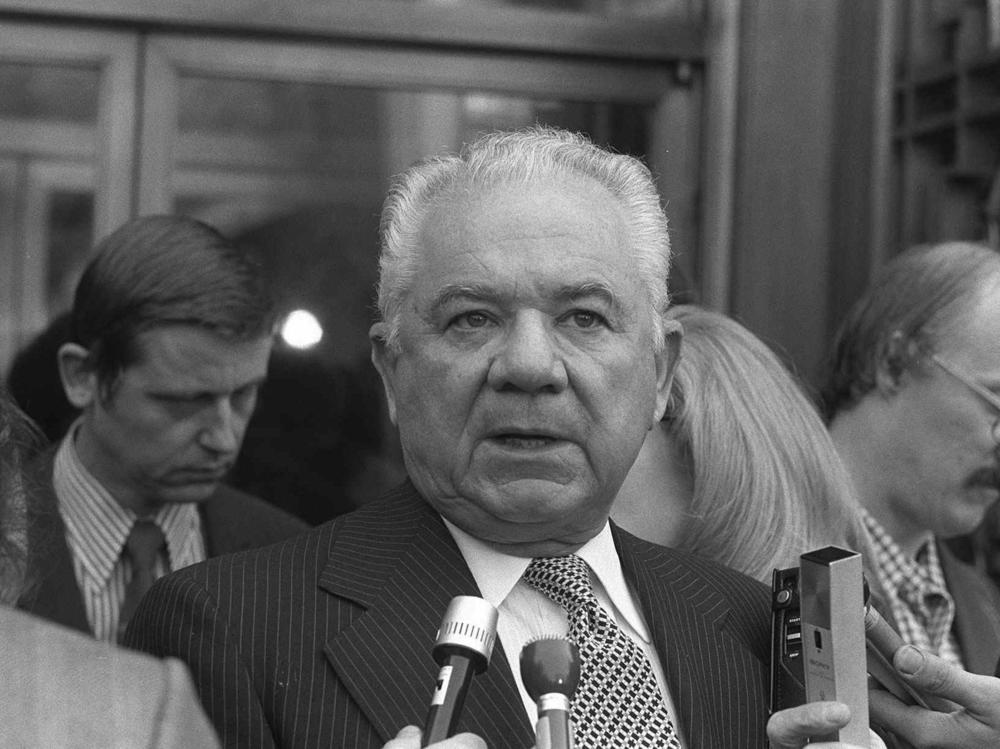 Special Watergate prosecutor Leon Jaworski speaks with reporters outside U.S. District Court in Washington on May 16, 1974.