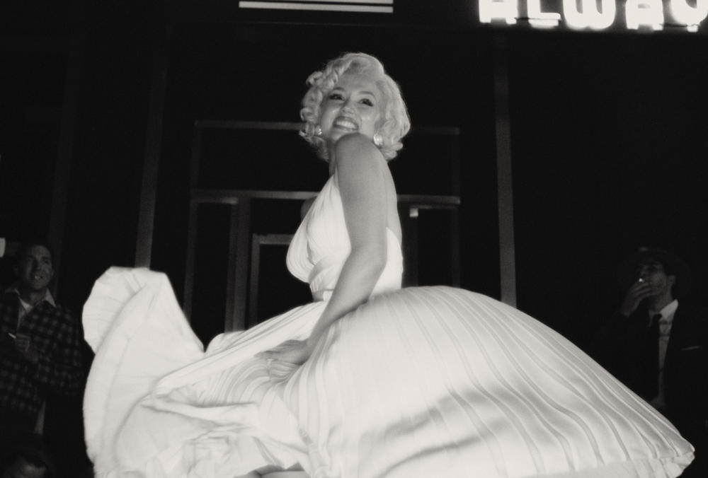 Ana de Armas stars as Marilyn Monroe in <em>Blonde</em>.