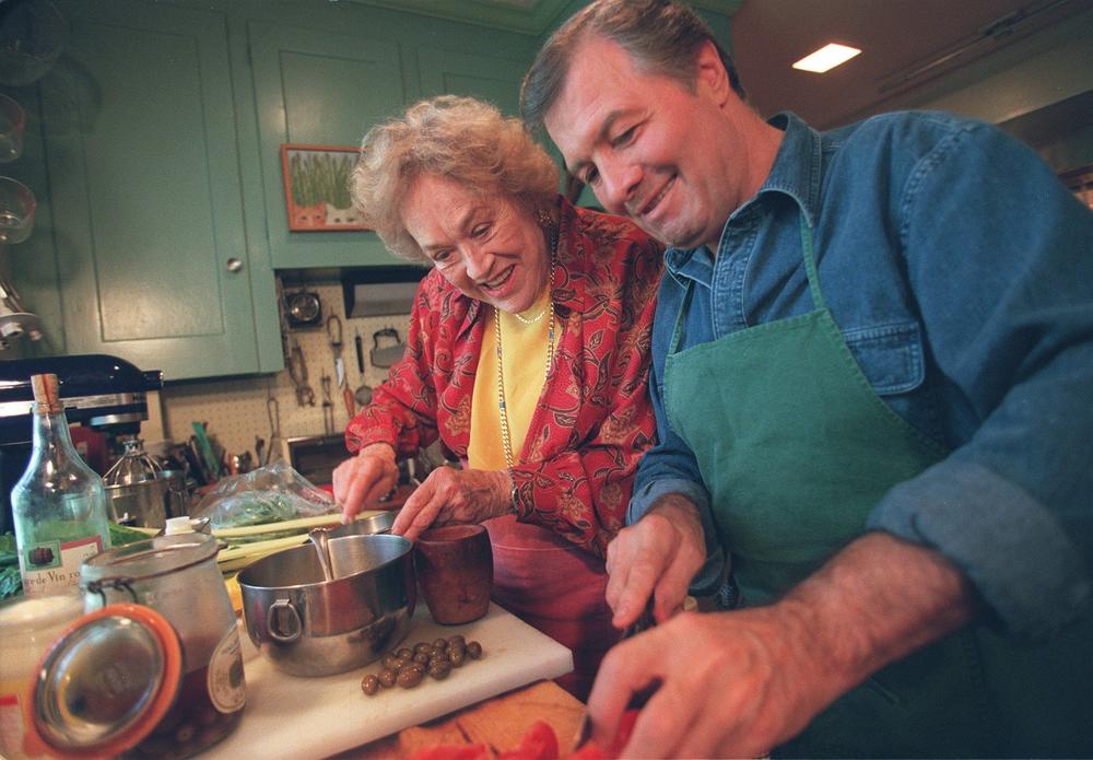 Julia Child cooks with Jacques Pépin in her kitchen in 1999 in Cambridge, Mass.