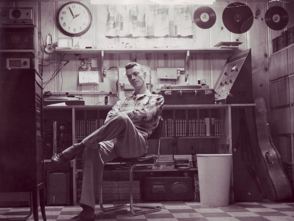 A young Joe Bussard in his basement, surrounded by vintage 78s.