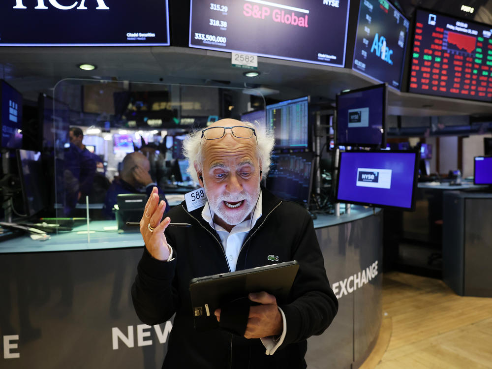 Traders work on the floor of the New York Stock Exchange (NYSE) on Sept. 23, 2022 in New York City.