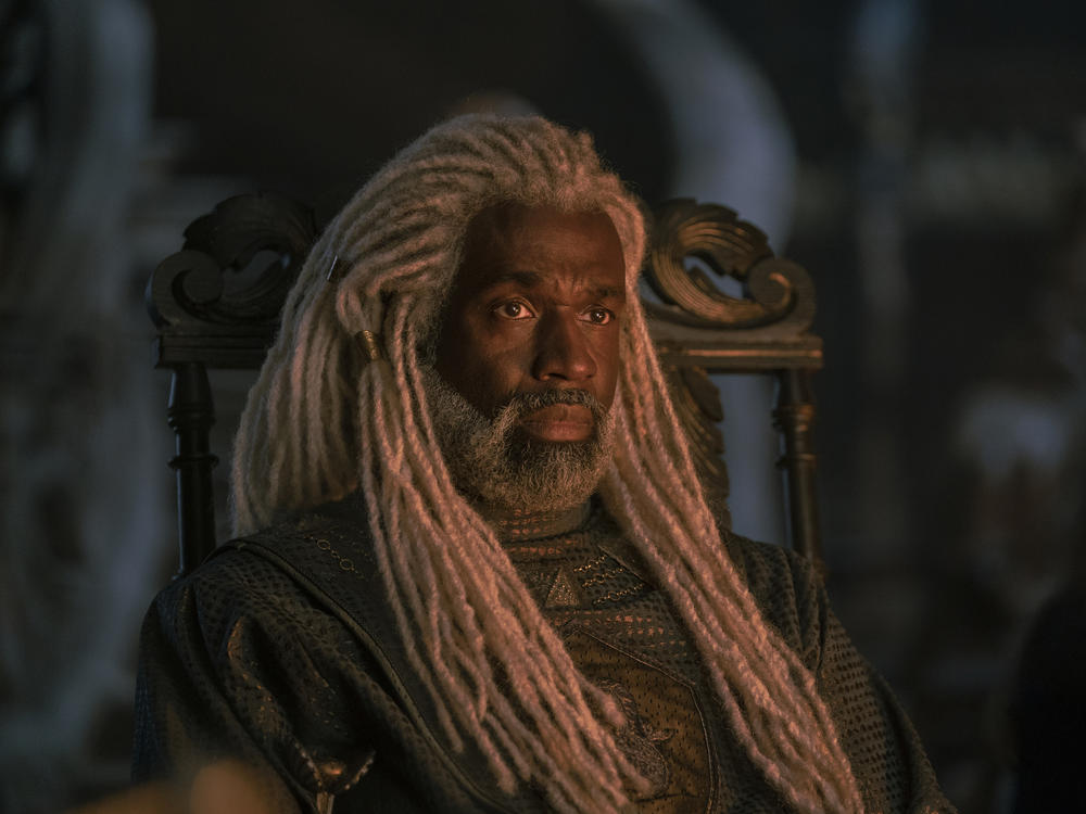 Corlys Velaryon (Steve Toussaint), commander of the royal navy, is a fleet fox.