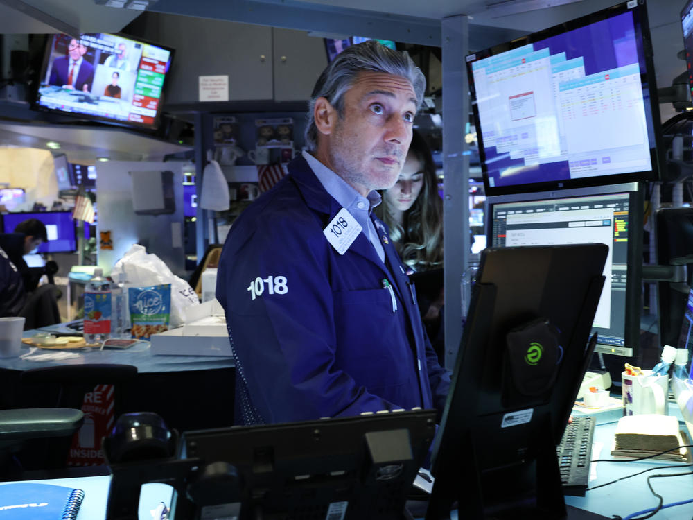 Traders work on the floor of the New York Stock Exchange (NYSE) on September 23, 2022 in New York City.