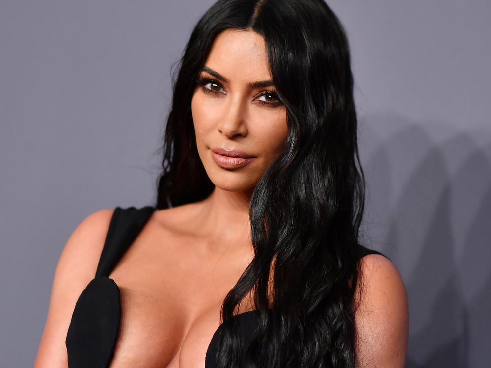 Kim Kardashian, who is charged with violating federal securities laws, has agreed to pay a $1 million fine to the S.E.C.
