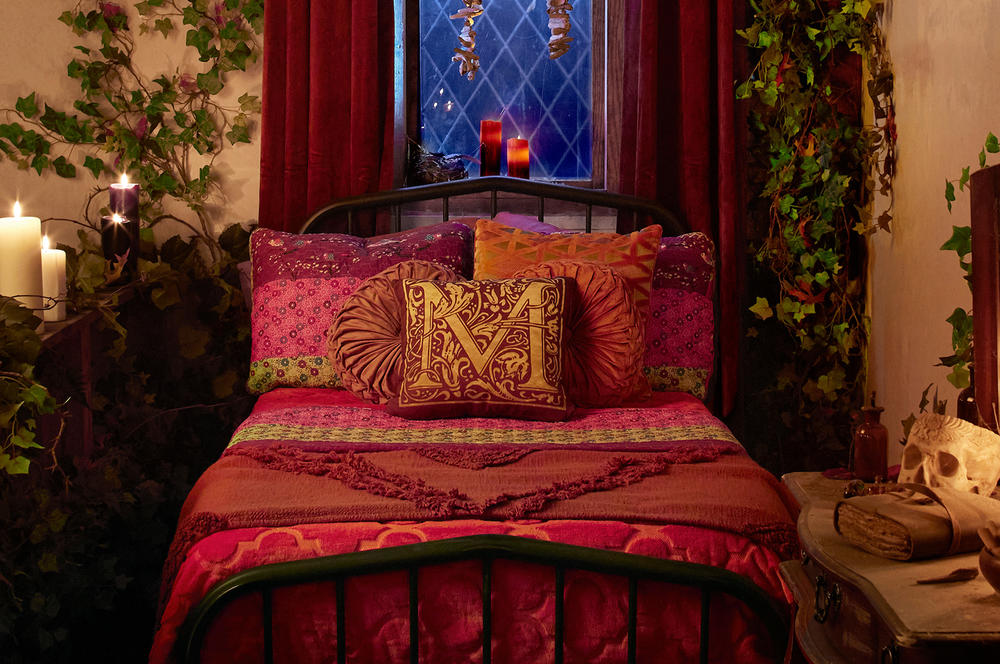 Both Mary and Sarah Sanderson's rooms are featured on the Airbnb listing.