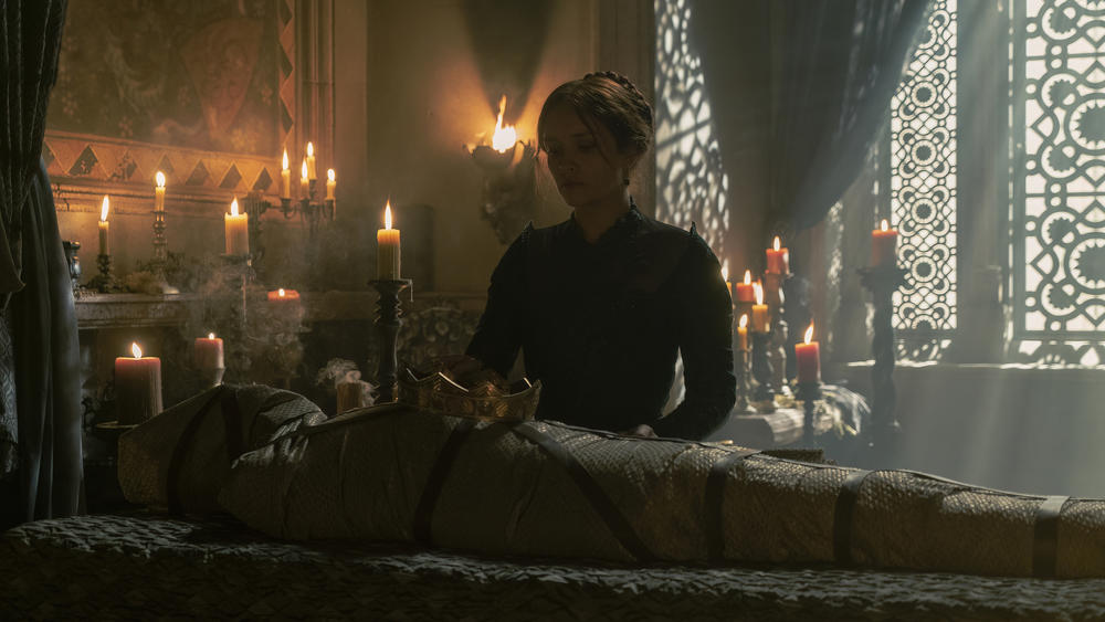 Alicent (Olivia Cooke) is happy she went with the <em>scented</em> candles.