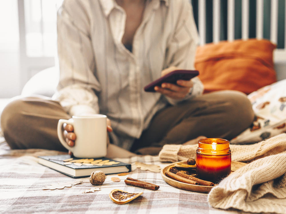 A new treatment approach helps people with IBS symptoms like stomach pain, bloating and diarrhea find relief through a combination of dietary and stress management strategies.