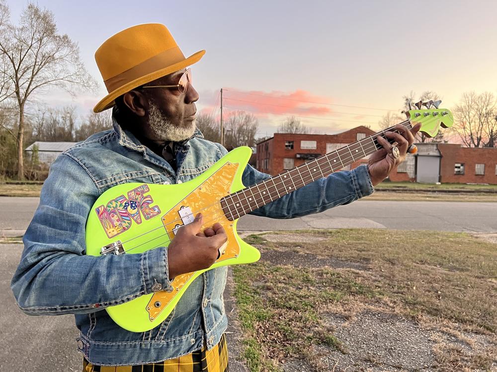 Jamaaladeen Tacuma in front of the Whiteville Bus Station