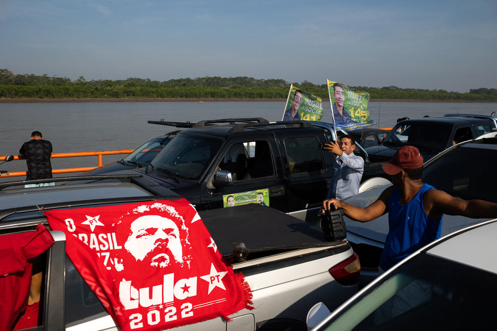 A campaign flag for presidential candidate Luiz Inácio Lula da Silva on a car on the ferry crossing the Amazon River from Manaus to highway BR-319 on Sept. 24.