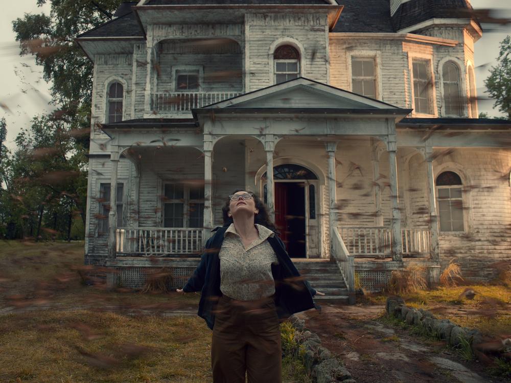 Essie Davis as Nancy Bradley in episode 