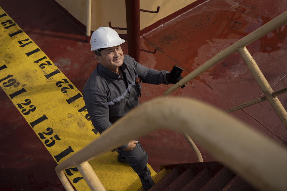 UN inispector Shamil Berdaliev looks up toward a crew member on the Tzarevich ship during an inspection.
