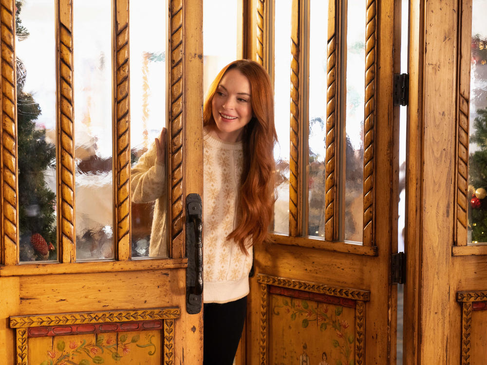 Lindsay Lohan as Sierra in <em>Falling For Christmas.</em>