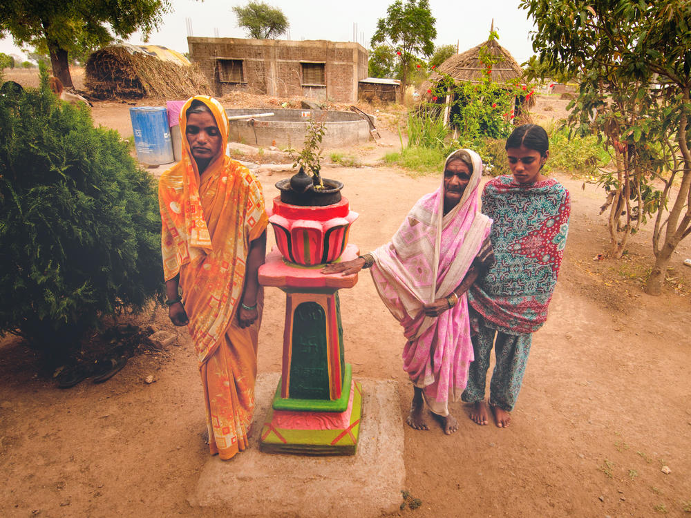 Family members of farmer Dattu Narayan Shewal, who committed suicide after a hailstorm hit his village in Marathwada, India, in 2014. Farmers there were planting single cash crops, so a climate-related disaster would wipe out their livelihoods and leave them unable to buy food. Swayam Shikshan Prayog would seek out their families, particularly the women, and help them get back on their feet.
