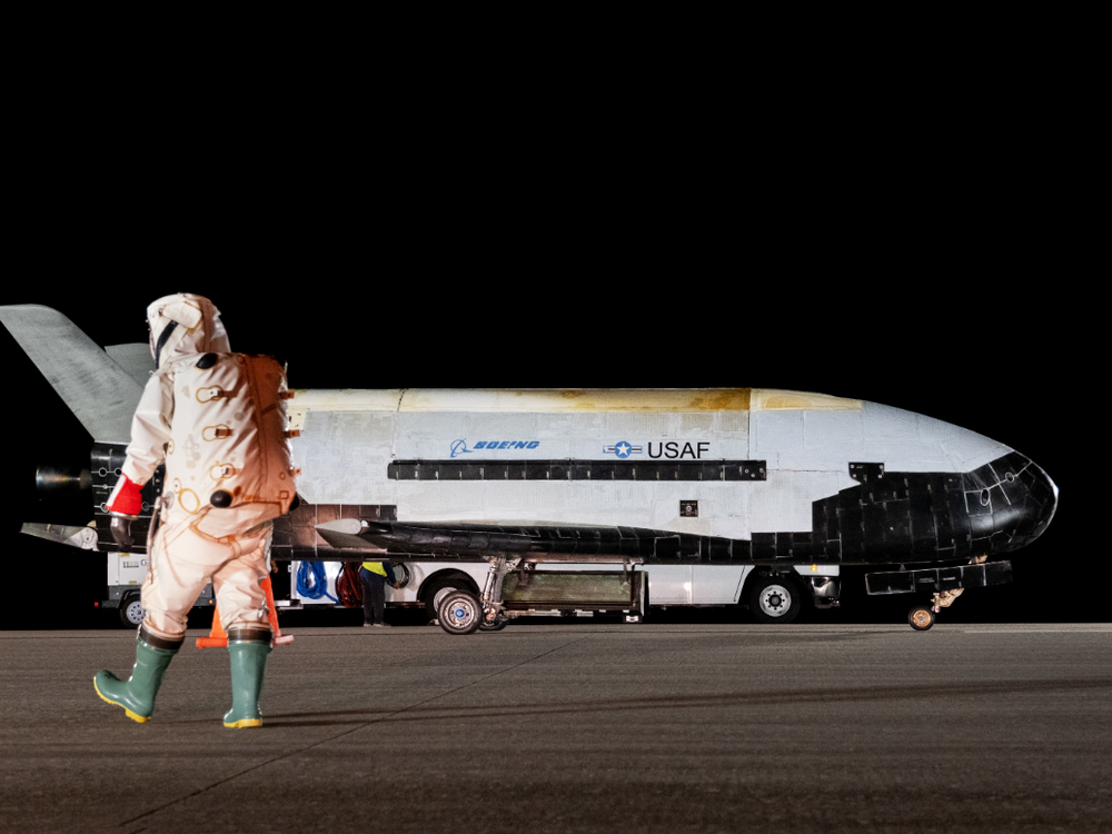 The X-37B orbital test vehicle concluded its sixth successful mission early Saturday.