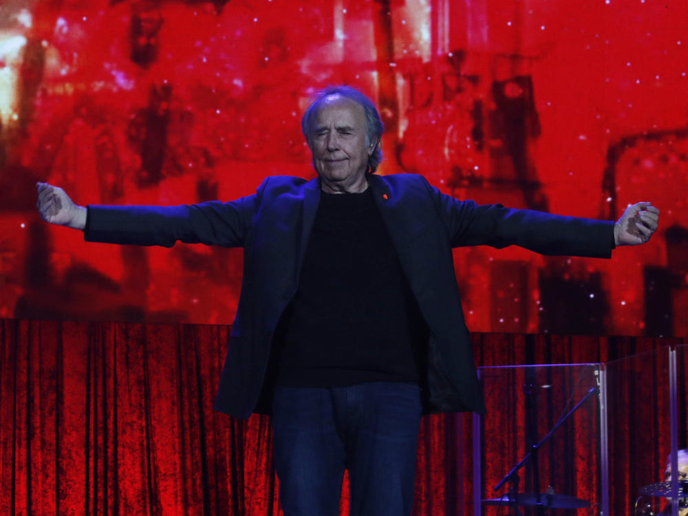 Thousands of fans have showed up across the U.S., Spain and Latin America to see legendary singer Joan Manuel Serrat on his farewell tour.