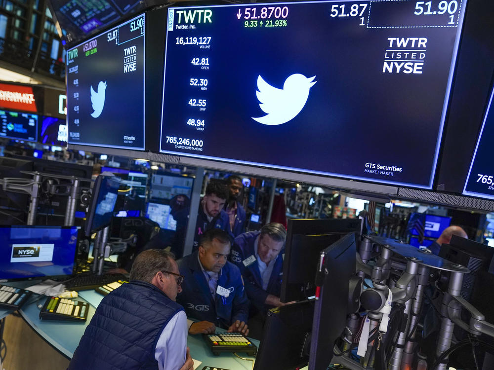 Traders gather around a post as Twitter shares resume trading on the floor at the New York Stock Exchange in New York, on Oct. 4, 2022.
