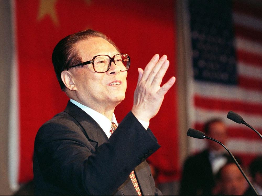 Chinese President Jiang Zemin sings a selection from 