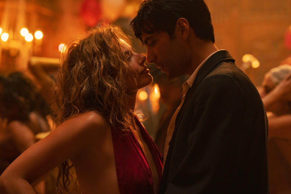Margot Robbie as Nellie LaRoy and Diego Calva as Manny Torres in <em>Babylon.</em>