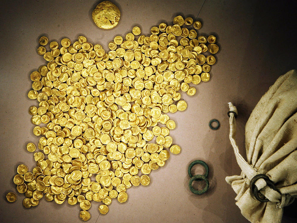Coins of the Celtic Treasure are on display at the local Celtic and Roman Museum in Manching, Germany, May 31, 2006. A senior official said Wednesday that organized crime groups were likely behind the theft of the ancient gold coins stolen from a museum in southern Germany this week.