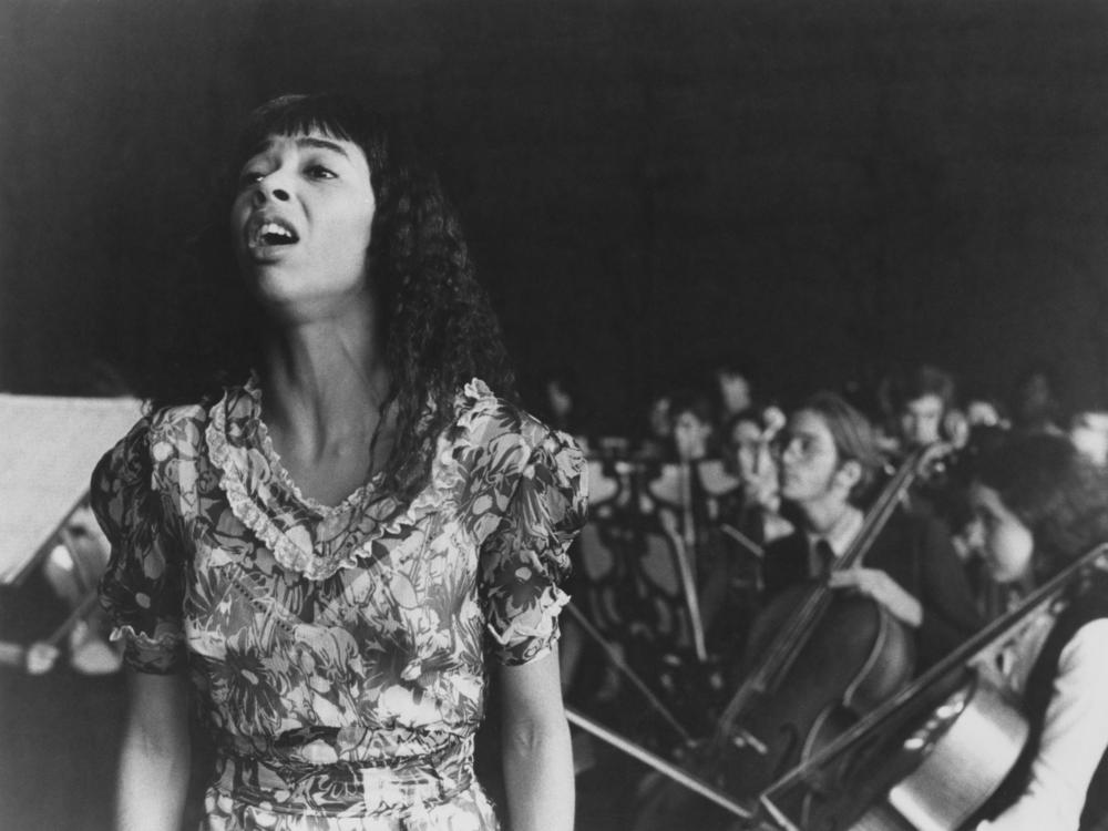 Coco Hernandez (Irene Cara) performs at a graduation ceremony in a scene from <em>Fame</em>, directed by Alan Parker, 1980.