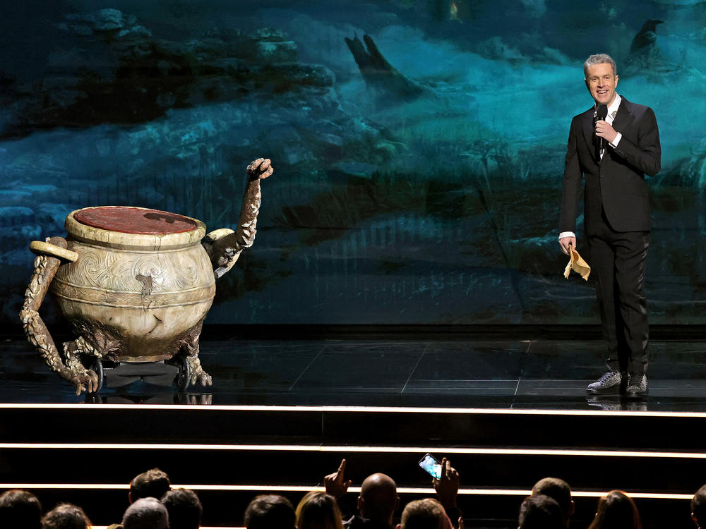 Geoff Keighley interacts with a 