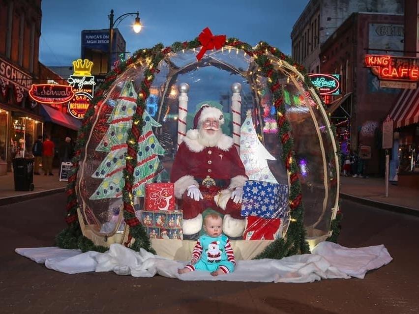 Santa Arnold in a snowglobe