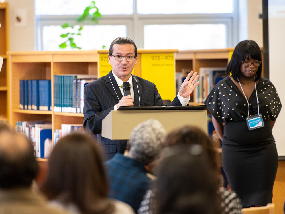 Jorge Figueredo, director at the nonprofit Edu-Futuro, tells students that the Youth Ambassador Program sets them on a path to careers in health.