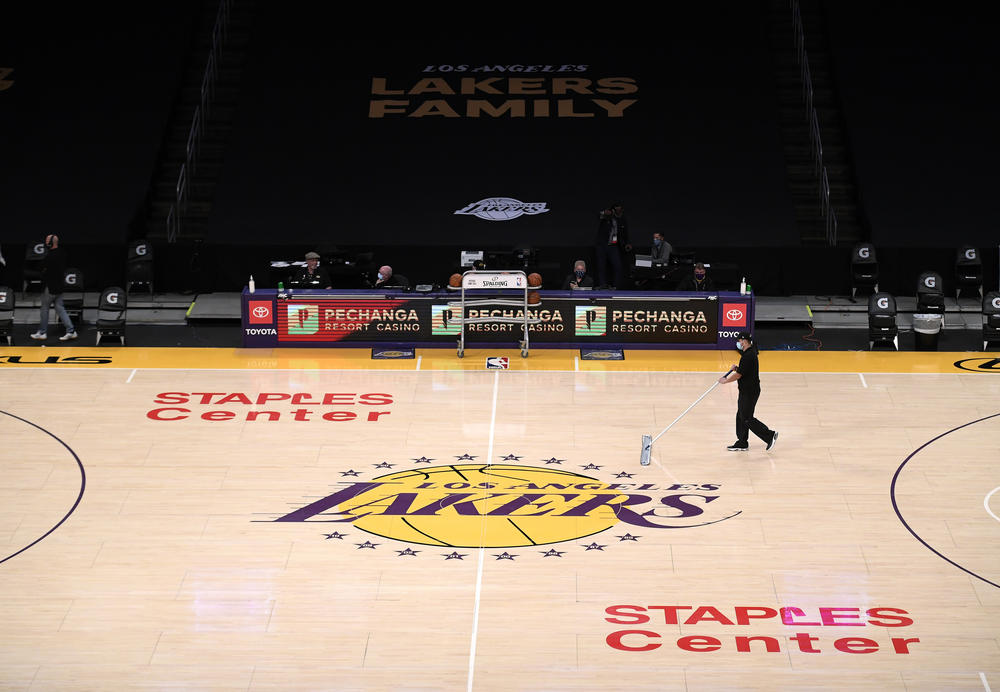 The Los Angeles Lakers received PPP funding, but returned the money after being criticized for applying to the program.