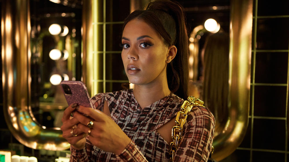 Nicôle Lecky as Sasha Clayton in <em>Mood.</em>