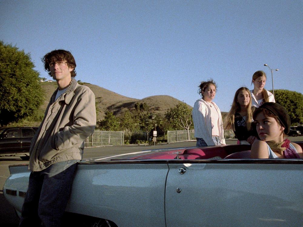 Joseph Gordon-Levitt as Brendan and Nora Zehetner as Laura in <em>Brick</em>.