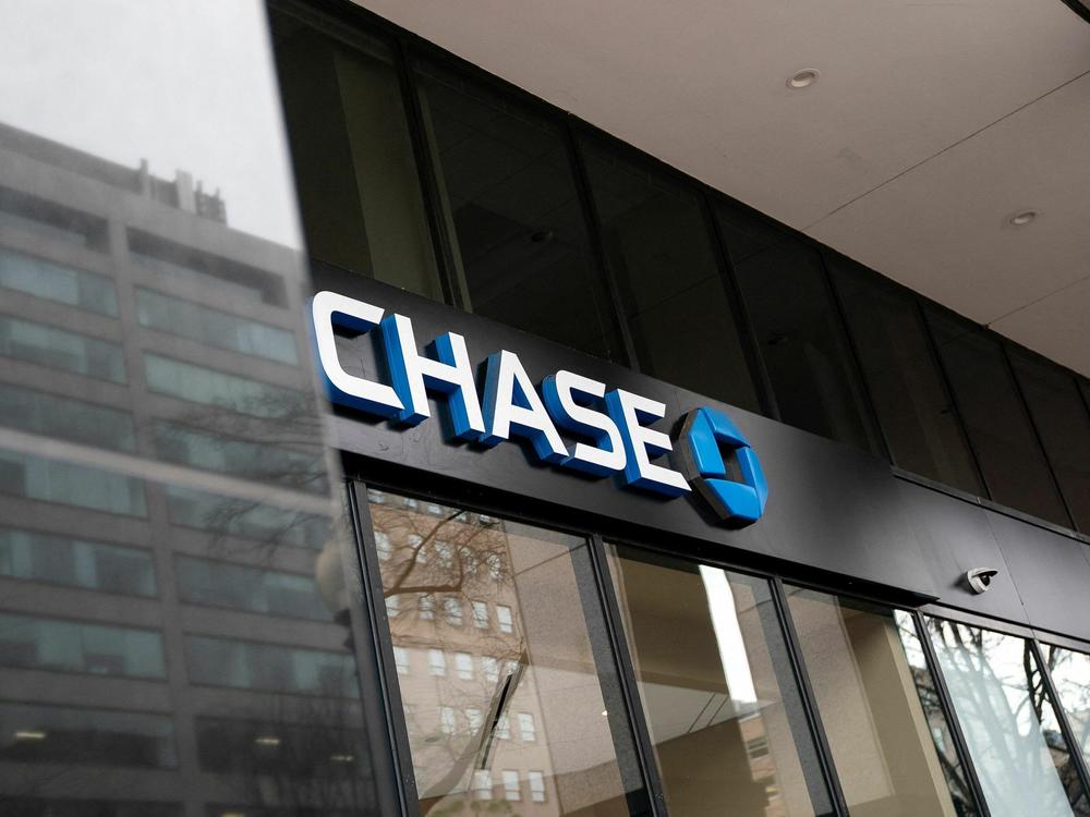 A Chase Bank branch is seen in Washington, D.C., on Jan. 13, 2022.<em> The Wall Street Journal</em> is asking for answers from the Phoenix Police Department after a Black <em>Journal</em> reporter was handcuffed and detained outside a Chase Bank in November.