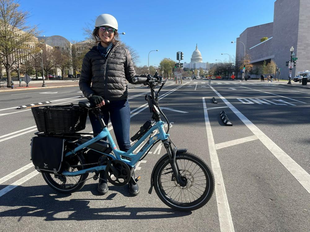 Noa Banayan with her e-bike in the Pennsylvania Avenue bike lane.