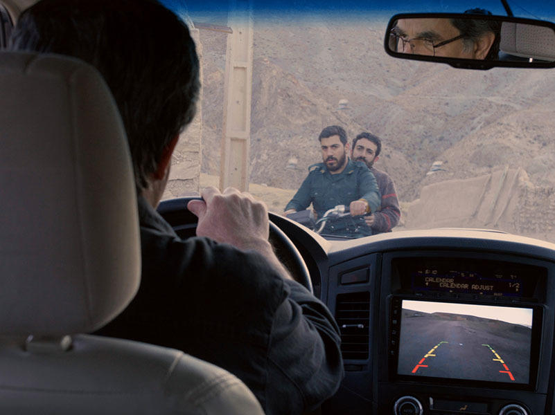 Iranian filmmaker Jafar Panahi plays a version of himself in <em>No Bears. </em>